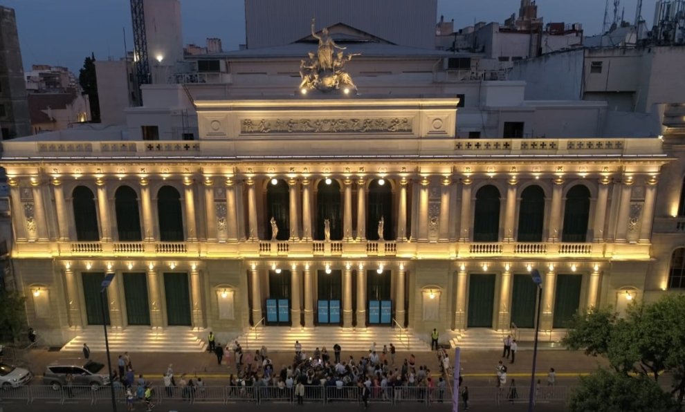gobdecordoba's tweet photo. 🎶✨ Este martes el #cuarteto se viste de gala en el @TdelLibertador con un espectáculo único que celebra la historia, el presente y el futuro del ritmo que nos identifica en el mundo.

💙🎻 Artistas de distintas generaciones compartirán escenario junto a la #OrquestaSinfónica en un homenaje a quienes construyen día a día este patrimonio cultural de #Córdoba.

📺 Desde las 19:30 podés seguir la alfombra roja y desde las 21 el concierto en vivo por #YouTube de la @AgCbaCultura. Más info https://t.co/kKZ83OodHQ

#HacerParaCrecer