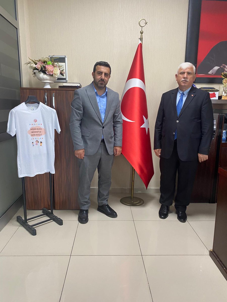 ofmem1's tweet photo. Tügva Trabzon Ortaokullar Sorumlusu Ali Kılıç İlçe Milli Eğitim Müdürümüz İdris Kabahasanoğlu'na nezaket ziyaretinde bulundu. Kendisine teşekkür ediyor, çalışmalarında kolaylıklar diliyorum. https://t.co/RrTmF0axvy