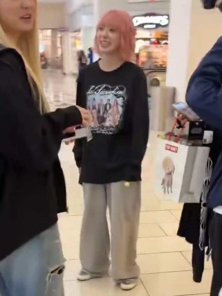 mugicara's tweet photo. the videos from the fimmies in la so far are frying me bc why was kkura suddenly in cunty boots and no sweatpants https://t.co/tbek29AXg3