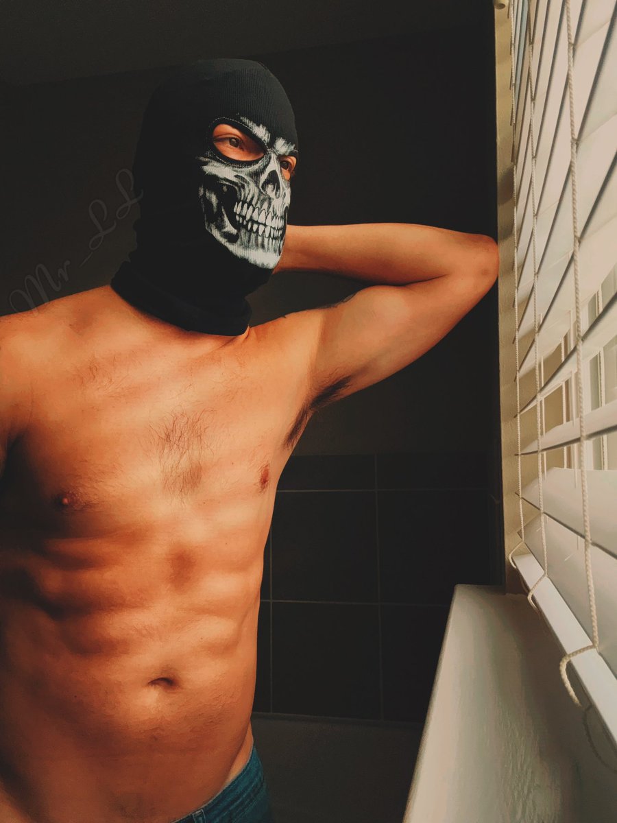 Mr_LL2's tweet photo. Patiently watching you, waiting. 

IICYIFY😈 

#DarkRomance #MaskKink #CNC https://t.co/9t4EDHHWFP