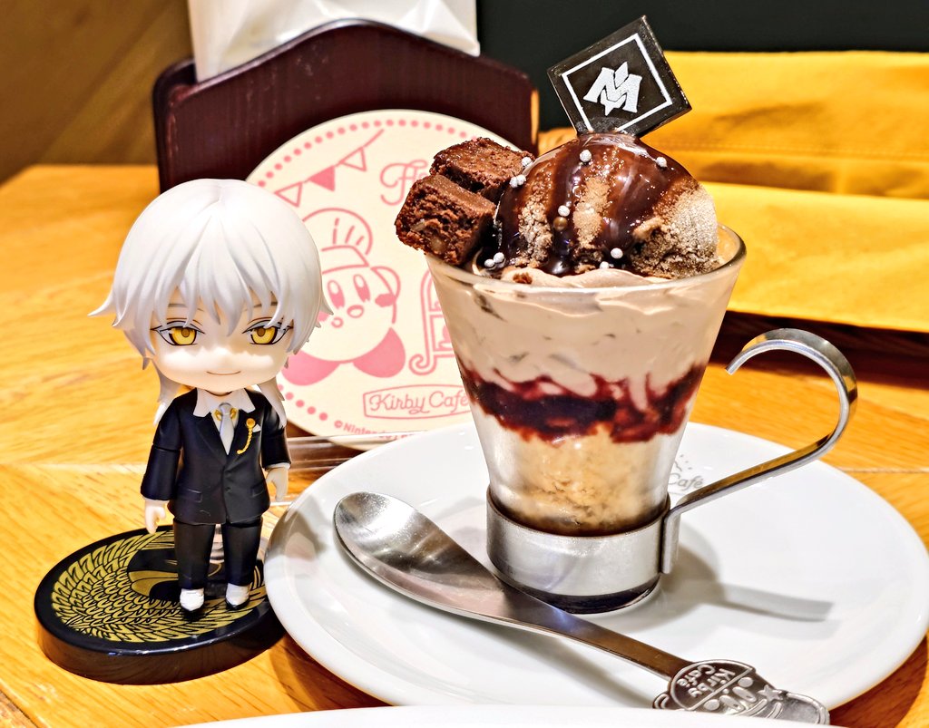 kokesumi's tweet photo. カービィカフェで誕生月のお祝いされてきた🎂
鶴丸出して写真撮ってたらスタッフさんに「驚きのある1年にしてください☺️」って言われてめちゃくちゃテンション上がっちゃった

カービィカフェにも審神者がいるぞ!!!!!!!! https://t.co/pqvMnCDlAY