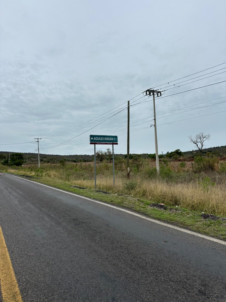 REPORTTERRITORY's tweet photo. Sin respuesta @ARBedolla #Michoacán y seguro ya tienes boletos para acudir al estadioazteca a costillas de estos atracos Caminos de Michoacán ó mejor le llamamos #PlanMichoacan ? @SICT_Michoacan @Claudiashein @GobMichoacan #Villamar #Jiquilpan #Zamora #Cotija #Tocumbo #Tinguindin https://t.co/vm8XnuBAWw