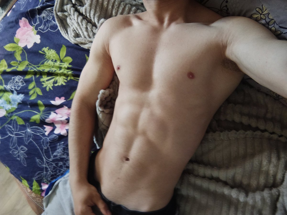 Nxckgym's tweet photo. Wouldn't mind your company #нюдсовторник https://t.co/xIKVOwKx2S