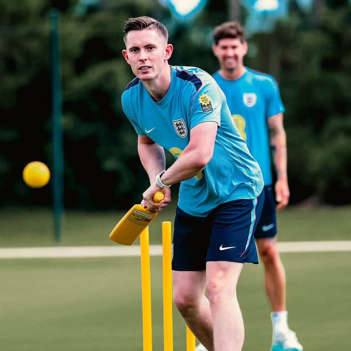CPFC's tweet photo. Dean Henderson rolling back the years to his cricket days 😅🏏 https://t.co/AtVtJVGeZ5