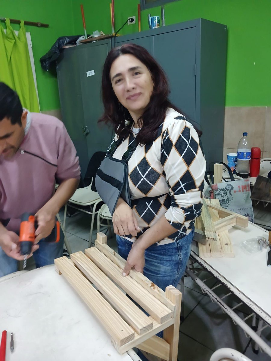 MarceloMirkin's tweet photo. La Escuela de Educación Profesional UNT continúa ampliando su oferta de capacitaciones en Banda del Río Salí. Taller de Carpintería para la inserción laboral.
#UniversidadPública #ExtensiónEnTerritorio @MediosUNT @ExtensionUnt https://t.co/BOlhwDuXru