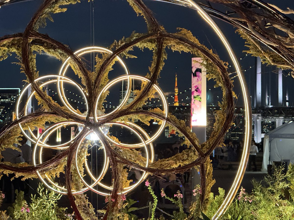 AKEY76016001's tweet photo. #キリトリセカイ
#myworldinonepicture 

『オブジェ越しに東京タワー🗼』 https://t.co/rDwcm3XxzN