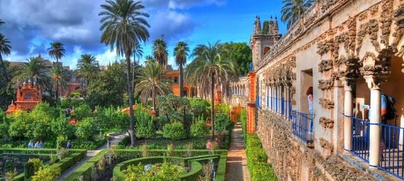 YoDaneri's tweet photo. Cada cierto tiempo tengo que visitar el Alcázar de Sevilla para mantenerme de buen humor. Ya va tocando. https://t.co/mNwg3skCKn