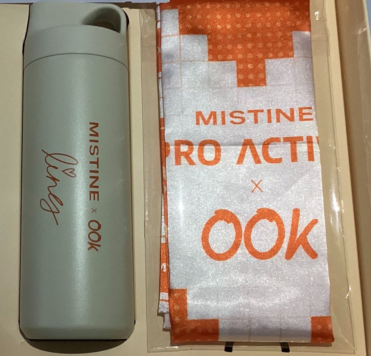 runranrunch's tweet photo. พร้อมส่งคับ รวมส่งทั้งหมด
กระบอกน้ำ 400
ผ้าพันคอ 350

#ตลาดนัดหลิงออม https://t.co/8NRH6x8XIf