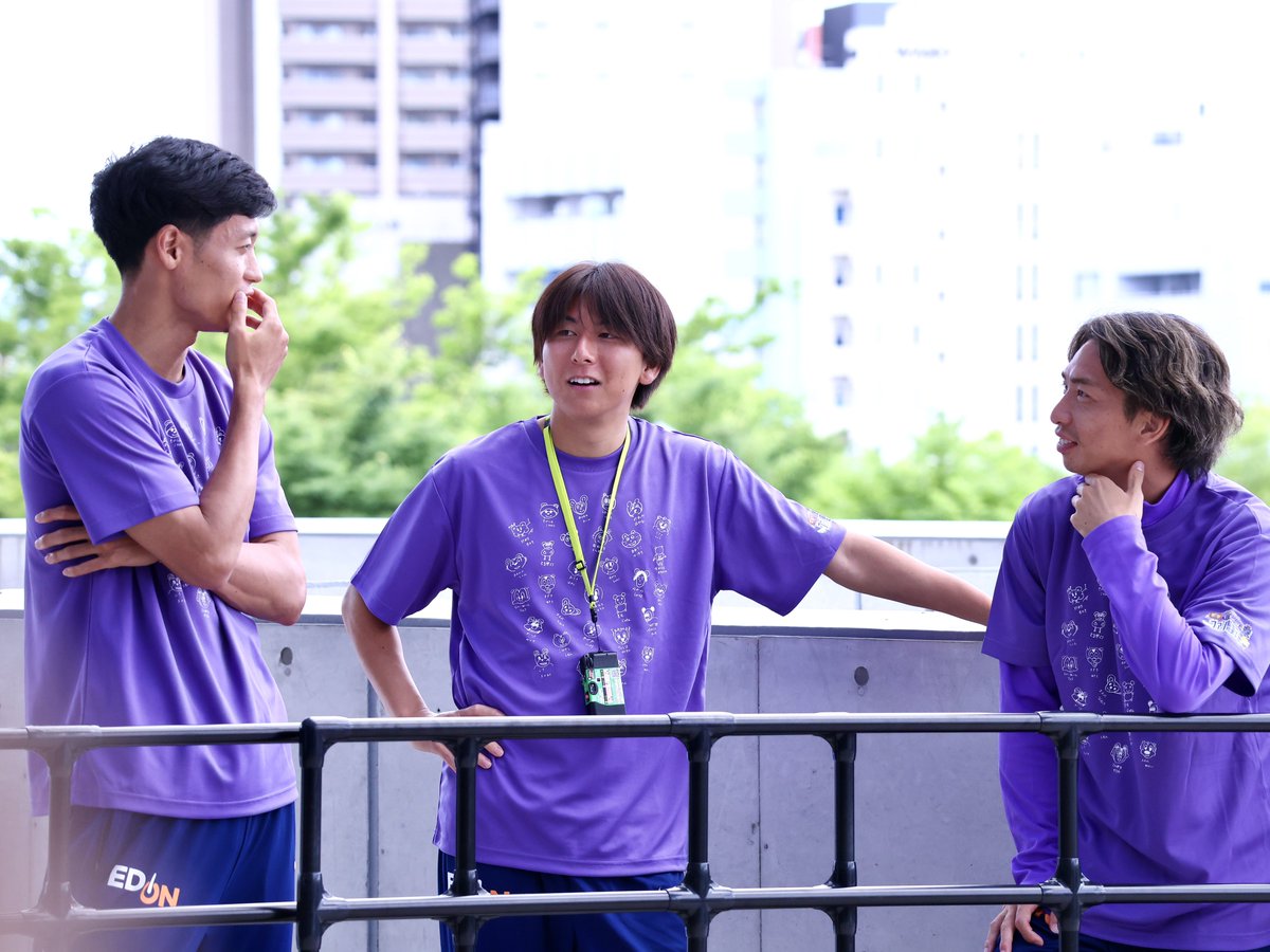 tai__sfh's tweet photo. - 260607 -

お見送り始まるまでお喋りしてた

#木下康介 #松本泰志 #川辺駿
#sanfrecce https://t.co/BEWSmj1Qta