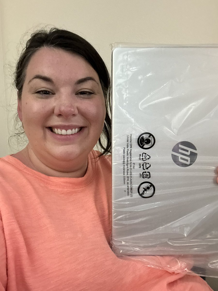 SarahBethDraper's tweet photo. So thankful to part of such an amazing grant program that takes such good care of educators! Every conference participant received a new HP laptop just for attending! #KEDCgrants @KEDCGrants @KedcARTS https://t.co/0DVCn8tnwG