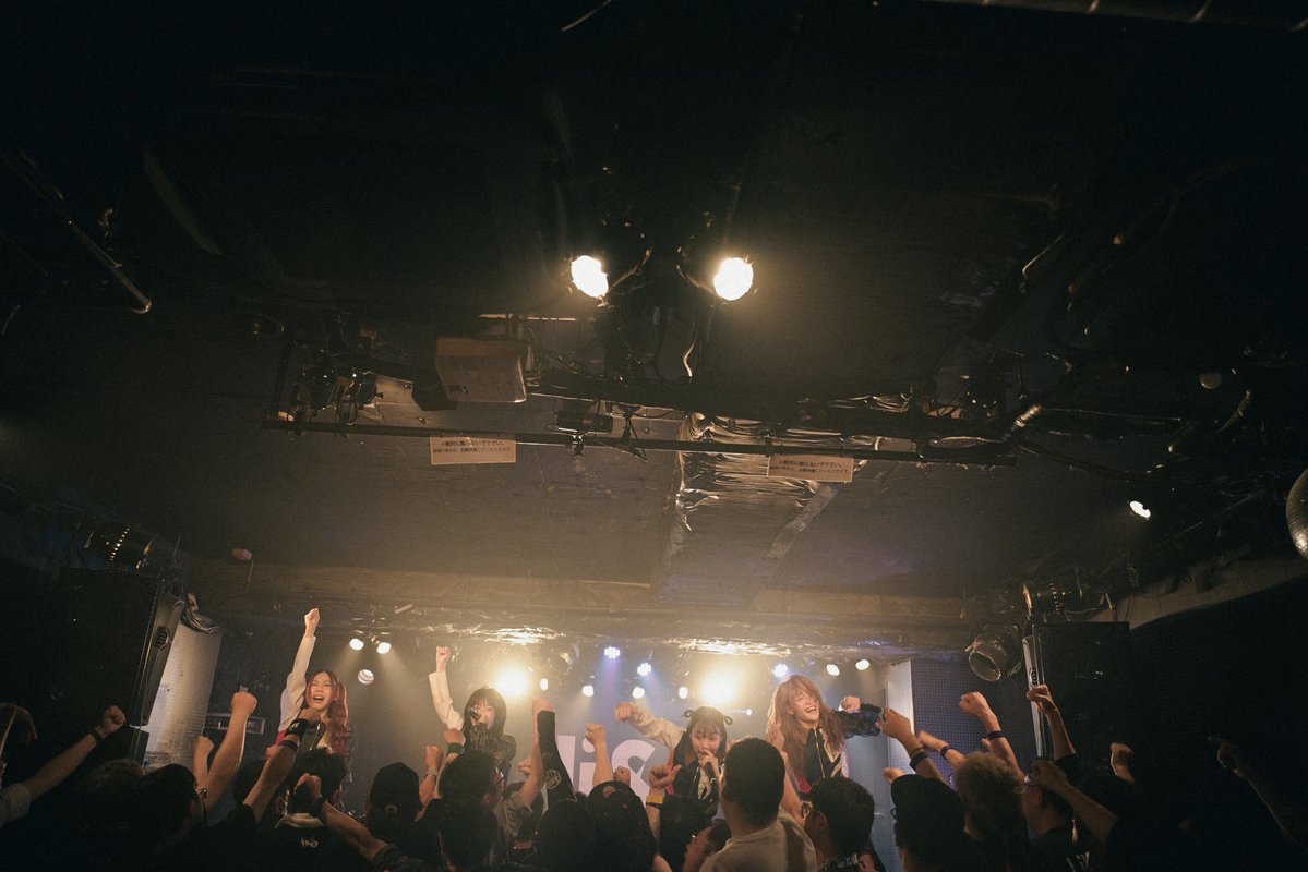 LiVS_idol's tweet photo. 6/9火
“LiVS LOG # 03”
(渋谷)CLUB CRAWL
THX!!

- Setlist - 
M1. ONE
M2. Believe
M3. Colorful
-mc 
M4. Shooting Star
M5. CONNECT
M6. CRUSH
M7. He meets
M8. LIVE FOREVER LOVE FOREVER
M9. BACKLiGHT
-mc
M10. あの日、ここから
M11. Reverse

nodeeにて本日のセトリプレイリスト公開
https://t.co/5qPIxp2WFQ

Photo by @itokota