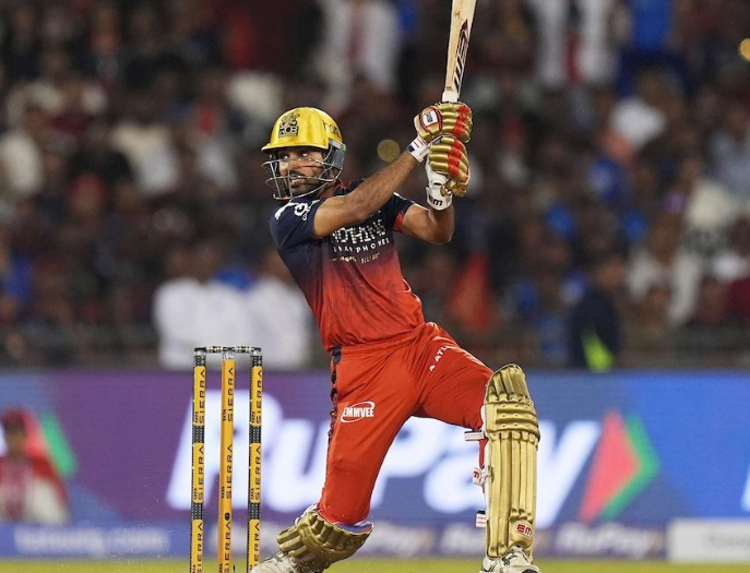 McgHolicc's tweet photo. Presenter :- Which moment you enjoyed the most in this IPL ?

Dinesh Kartik :- There are so many moments , but honestly that Six of Bhuvi over Deep covers was something else , the moment he hit that Six the dressing room went literally crazy the crowd , the teammates everyone was shouting like we won a world cup.  We wanted to win that match so desperately and that Six relfied us, many of the best finisher would have been fumbled too while hitting that shot at that particular point of situation , for sure best moment of this IPL

DK appreciating our main bowler for the batting that's why RCB is a champion team, but tbh that Six was something else man🫡🔥