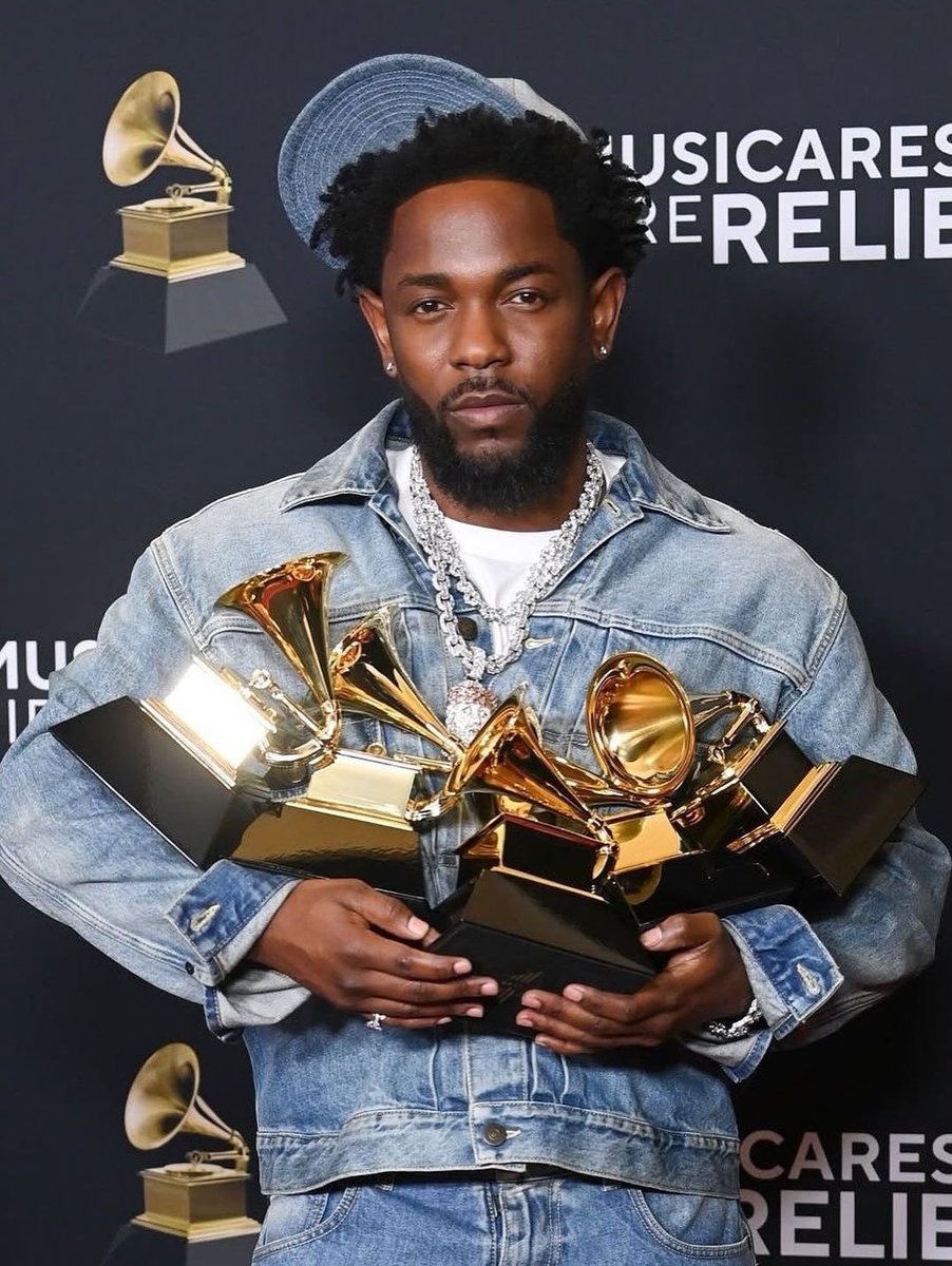 erenwasrightt's tweet photo. 5 Grammys for hating is still one of the funniest runs in music history https://t.co/s7ROyUiQ8z