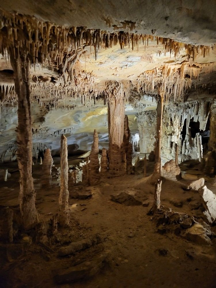Aryavarta_story's tweet photo. Krem Puri Cave, Meghalaya https://t.co/ssaz151Nfs