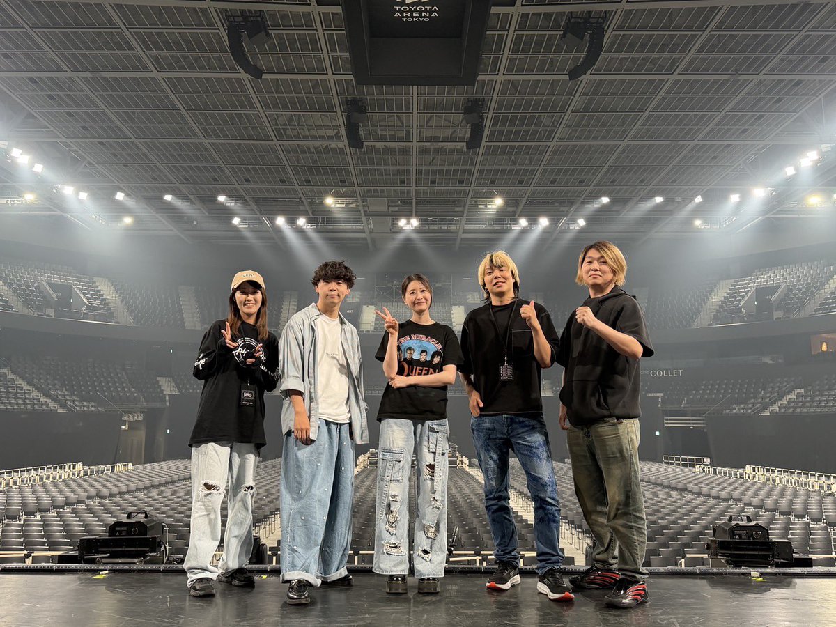 masato910224's tweet photo. MAZZEL 1st Arena Tour 2026 "shall we hit the Banquet?"にMAZZEL BAND『MAD MAGAZINE』としてギターで参加させていただきました！
MUZEの皆んなに全力でパフォーマンスを届けようとするメンバー8人にバンドも刺激を受けまくってました！素晴らしいツアーに参加できて感無量です#MAZZEL_Banquet_Tour https://t.co/hCDpIMbVrE