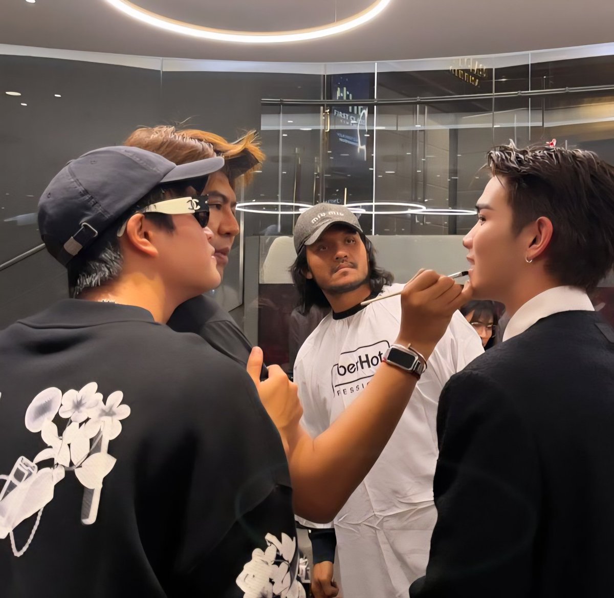 nox2perrr's tweet photo. จบ ทุกคนมองโฟ้ด แต่โฟ้ดมองเจมีไนน์ค่ะ ㅜㅜ

ACTOR FOURTH x GALA PREMIERE
#กฤษดาพาราไดซ์GALA
#GeminiFourth https://t.co/JhE3O9BGXh