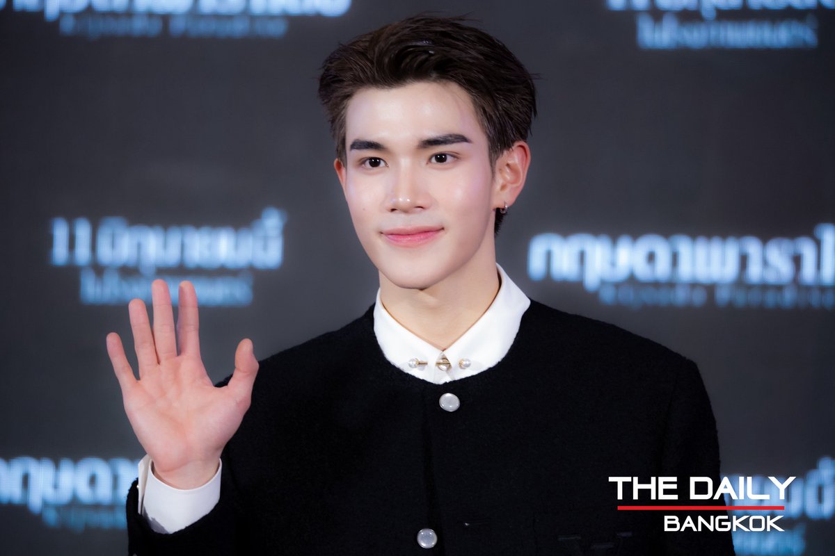 thedailybkk's tweet photo. ช่วงสัมภาษณ์  “โฟร์ท-ณัฐวรรธน์”ในงานกาล่าพรีเมียร์ ภาพยนตร์ "กฤษดาพาราไดซ์"

ACTOR FOURTH x GALA PREMIERE

#กฤษดาพาราไดซ์ #KijsadaParadise
#Fourthnattawat #โฟร์ทณัฐวรรธน์ 
#กฤษดาพาราไดซ์GALA https://t.co/oqw5G1TW58