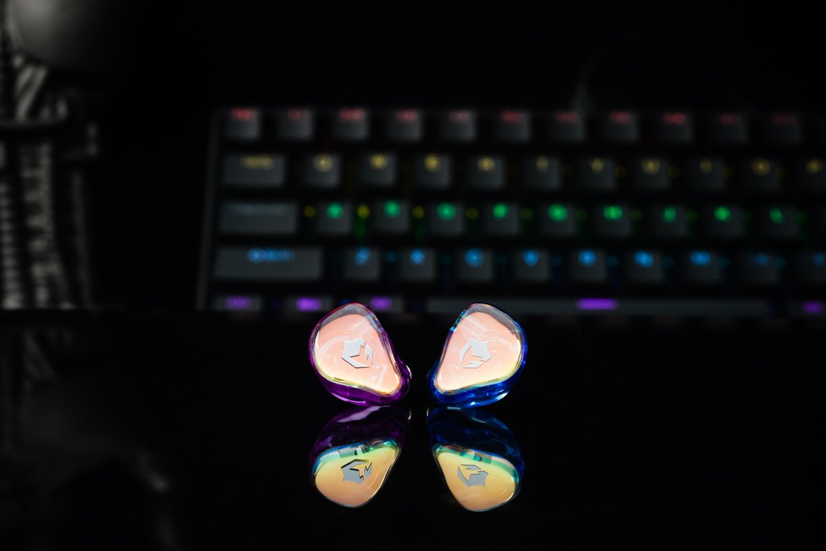 EPZ_official's tweet photo. EPZ G30 hits different under the light💫

#epzG30 #gaming #gamingIEM #gamingsetup #audio https://t.co/GSLd9aypVs