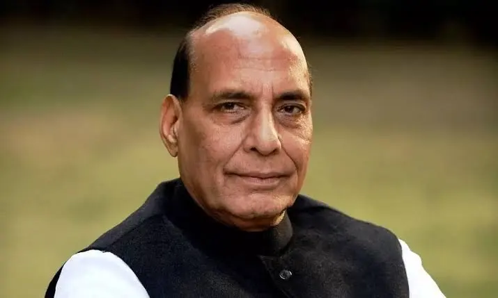 india_plus_'s tweet photo. 🚨Defence Minister Rajnath Singh approves a first-of-its-kind 250 MW solar power project with battery storage on 850 acres of defence land in Sitapur, Uttar Pradesh

follow @india_plus_ https://t.co/I74Ptj8PEu