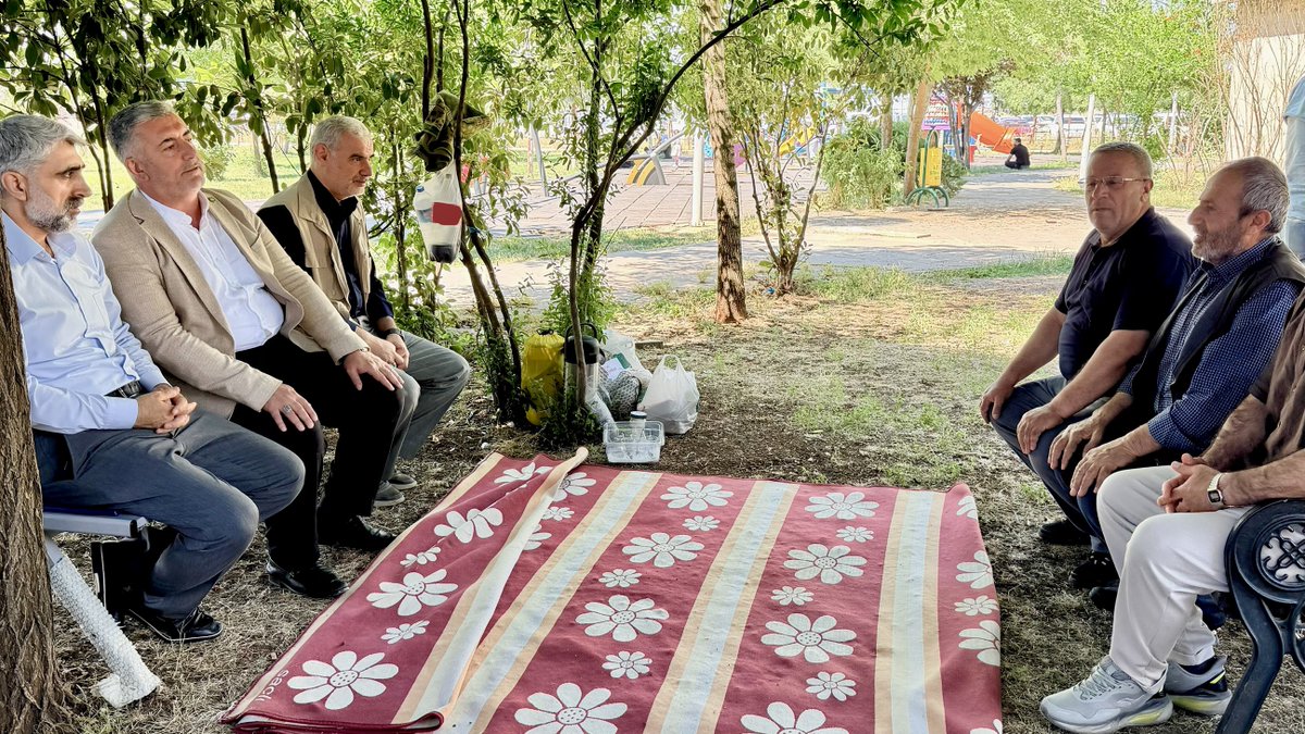 HudaPar21's tweet photo. İl Başkanımız Zeynul Abidin Gülsever ve beraberindeki heyetimiz, Gazi Yaşargil Araştırma Hastanesinde tedavi gören İl Başkan Vekilimiz Mustafa Şenol’un kayınvalidesini ziyaret ederek "geçmiş olsun" dileklerini iletti.

Hastalığın sabır ve dua ile aşılması gereken bir imtihan olduğunu ifade eden İl Başkanımız, başta Şenol ailesinin hastası olmak üzere tüm hastalara Cenab-ı Allah’tan acil şifalar diledi.