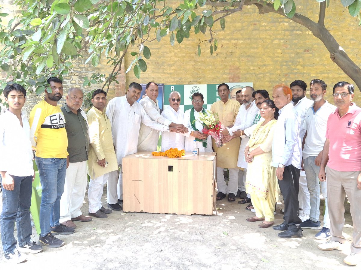 _satyendratomar's tweet photo. राष्ट्रीय लोकदल के क्लेमेंट स्ट्रीट स्थित जिला कार्यालय पर पूर्व विधायक एवं अनुसूचित जाति/जनजाति प्रकोष्ठ के प्रदेश अध्यक्ष श्री भगवती प्रसाद सूर्यवंशी जी का मेरठ की क्रांतिधरा पर पार्टी पदाधिकारियों एवं कार्यकर्ताओं द्वारा भव्य एवं आत्मीय स्वागत किया गया।
@ExMlaRLD https://t.co/EErCKPXiiU