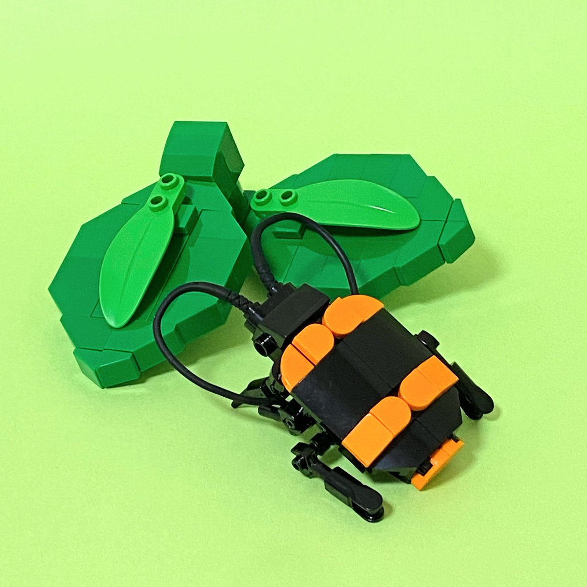 sunny8run's tweet photo. レゴブロックでイタドリハムシを作ってみました🪲久しぶりの昆虫シリーズ☺️🪲
#LEGO #insectcollection https://t.co/3Zt4ZwRUhG