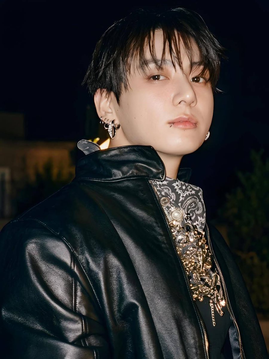 btsfancafe__twt's tweet photo. Mr. Jeon Jungkook✨(1/2)

#JUNGKOOK #BTS #방탄소년단 https://t.co/DjulPd4LQj