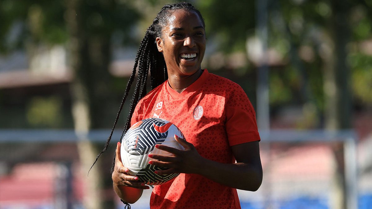 LucaManinetti's tweet photo. 🚨 Esclusiva - Chanté #Dompig verso l'addio al #MilanFemminile! Il club sta valutando offerte per la cessione a titolo definitivo (contratto in scadenza il 30 giugno 2027). https://t.co/2aU1SX50W2
