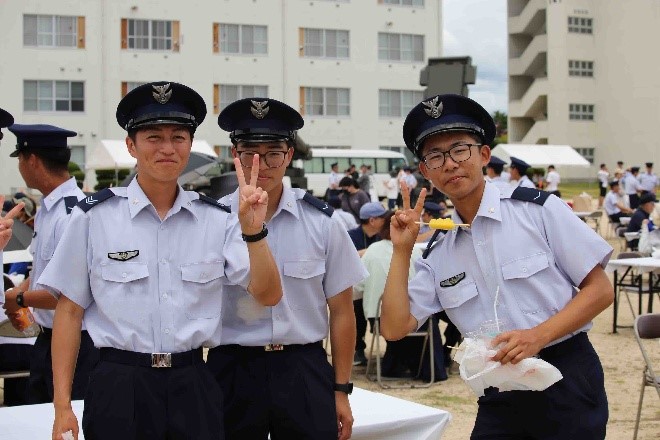 hofuminamibase's tweet photo. #防府南基地 #創立72周年記念行事 へのご来場誠にありがとうございました！また、 #ほうふ幸せますコンシェルジュ の中野依里さん、１日基地司令ありがとうございました！当日は天候にも恵まれ、多くの皆様の笑顔に出会うことができました。来年のお越しもお待ちしております！
#航空教育隊 https://t.co/fUDujHNoqC