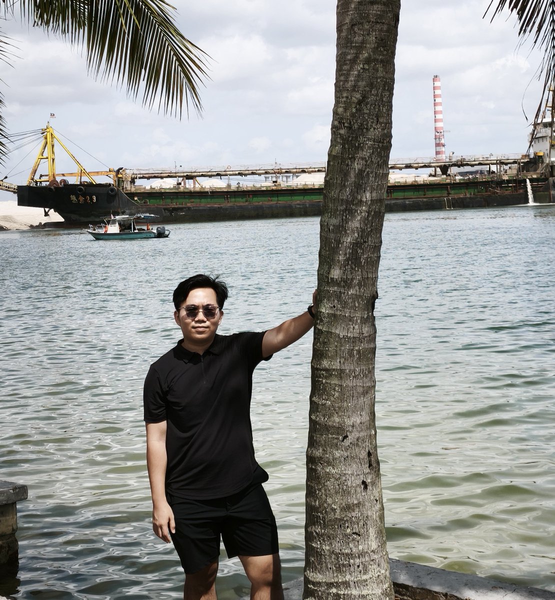 LemonadeBerrie's tweet photo. p adu foto pake kacamata hitam https://t.co/U7Y7sPWsme