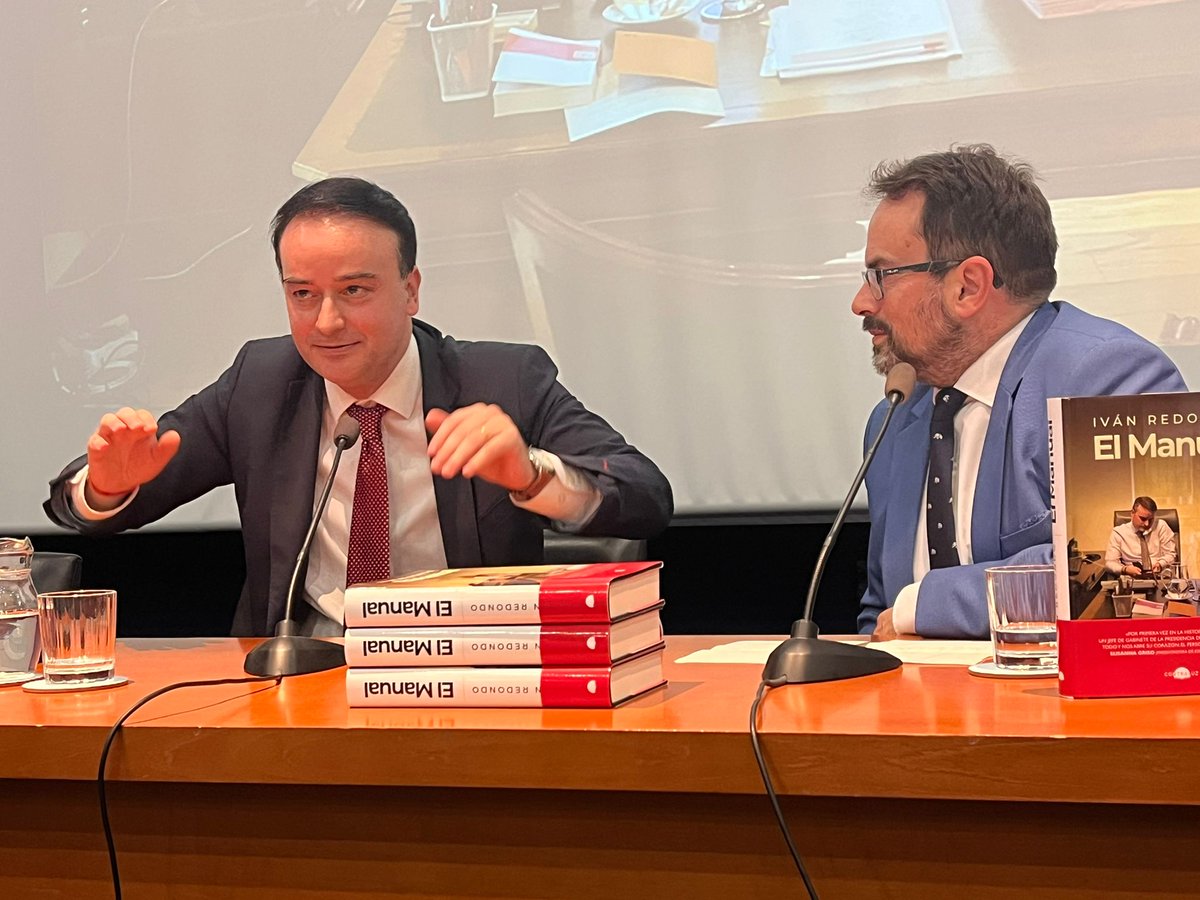psoe_toledoayto's tweet photo. 📖 En la presentación en #Toledo de 'El Manual' de Iván Redondo, @thewarroomblog.

Una interesante reflexión sobre diálogo, convivencia democrática y la construcción de acuerdos para afrontar los retos de una sociedad cada vez más plural.

📍 @fundaciontoledo https://t.co/7brTONgMlR
