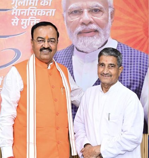MukutBihariVer1's tweet photo. आज लखनऊ में उत्तर प्रदेश के लोकप्रिय उप मुख्यमंत्री आदरणीय श्री @kpmaurya1 जी से भेंट किया https://t.co/VsWwqtx55s