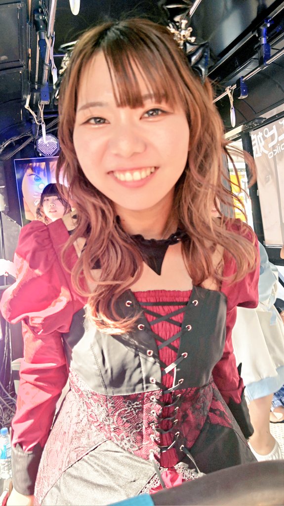 papapatyu's tweet photo. パピ娘ワンマンinLIVE BUS
おまけ...ﾍﾟﾀｯ(｡-ω-)ノ□
#パピ娘 
#海月あさひ
 #まろ隊長
 #港区よぞら
 #美波ななみ
#みるん
#やまおかりりこ https://t.co/v4ZnAe4vKm