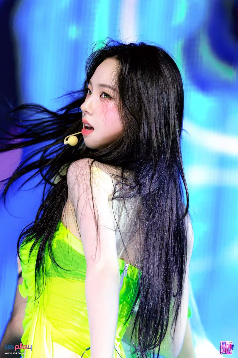 karinaofmoment's tweet photo. 260607 인기가요 현장포토 #카리나 https://t.co/zIyCvF42t9