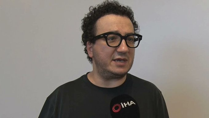 politicturk's tweet photo. Prof. Oytun Erbaş:

Uzun yaşamın esası İslami kanunlara göre yaşamaktır.

Sabah namazıyla birlikte gün ışığında kalkmak ve yatsıdan sonra yatmak, beyninizin güneşle senkronizasyonunu sağlar. https://t.co/SQONj8Gamn