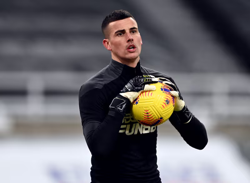 IndianManUnited's tweet photo. 🚨🗣️🏴󠁧󠁢󠁥󠁮󠁧󠁿| [@lauriewhitwell,@TheAthleticFC]:

Manchester United are CONSIDERING a move for Karl Darlow, from Premier League club Leeds United and the Wales national team.

United want to bring in a back up keeper with Altay Bayindir expected to leave.

#MUFC | #ManUtd | #PL | #FIFAWorldCup