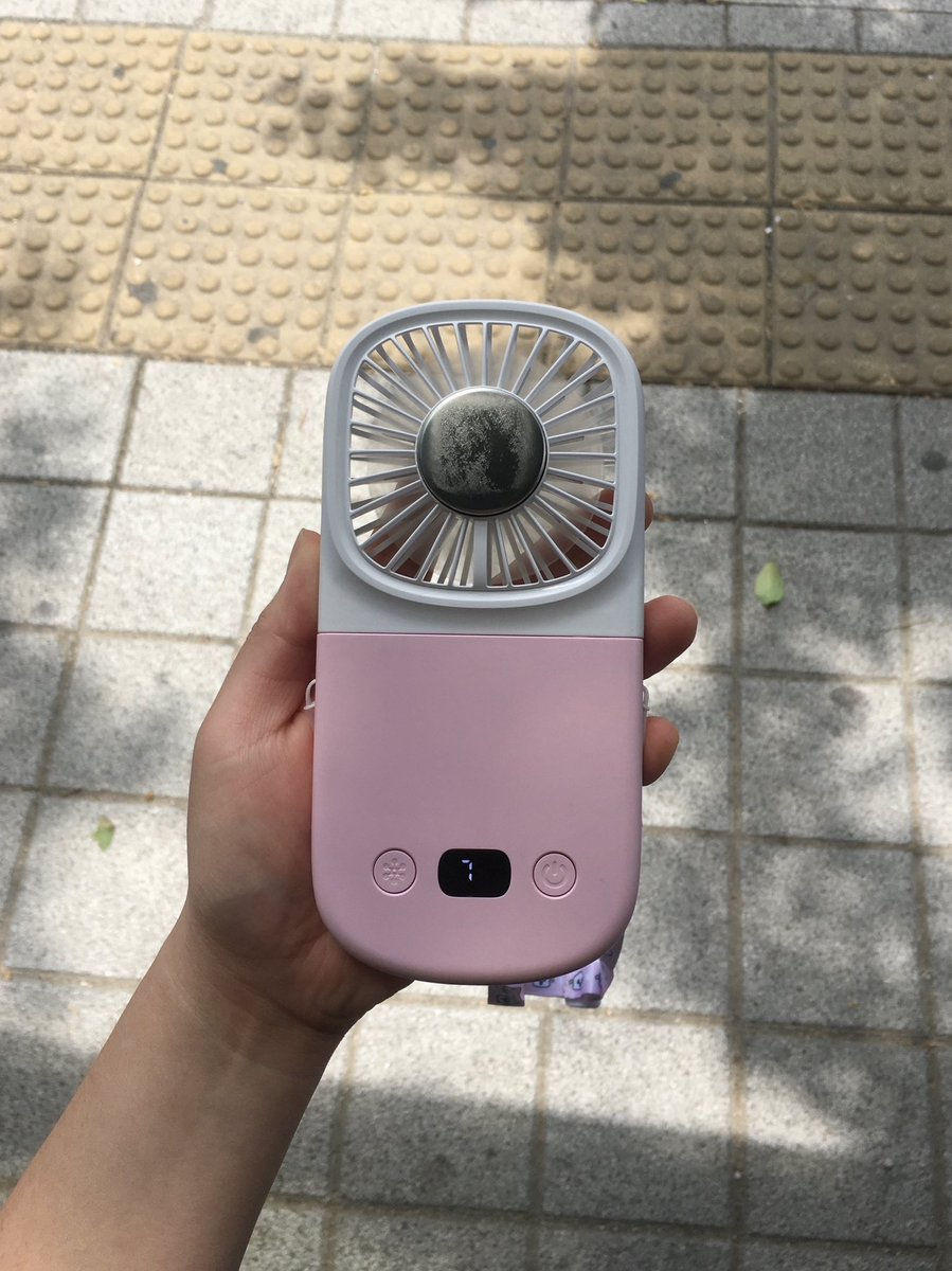 achubbybaby's tweet photo. 🔗https://t.co/qcv8hYqQWO
#rt 총 세 분께 선풍기 보내드려요!
요즘 날씨에 선풍기 필수인데
100단 풍속 조절에 목걸이형,스마트폰 거치형,탁상형 활용 가능 그리고 냉각 기능까지 갖춘 선풍기라니°ㅁ°
카카오톡 선물하기에서 단독 판매중이고
6월9일 8시30분 카카오쇼핑라이브도 진행한다고 합니다♥ https://t.co/pd0u6JkpL0