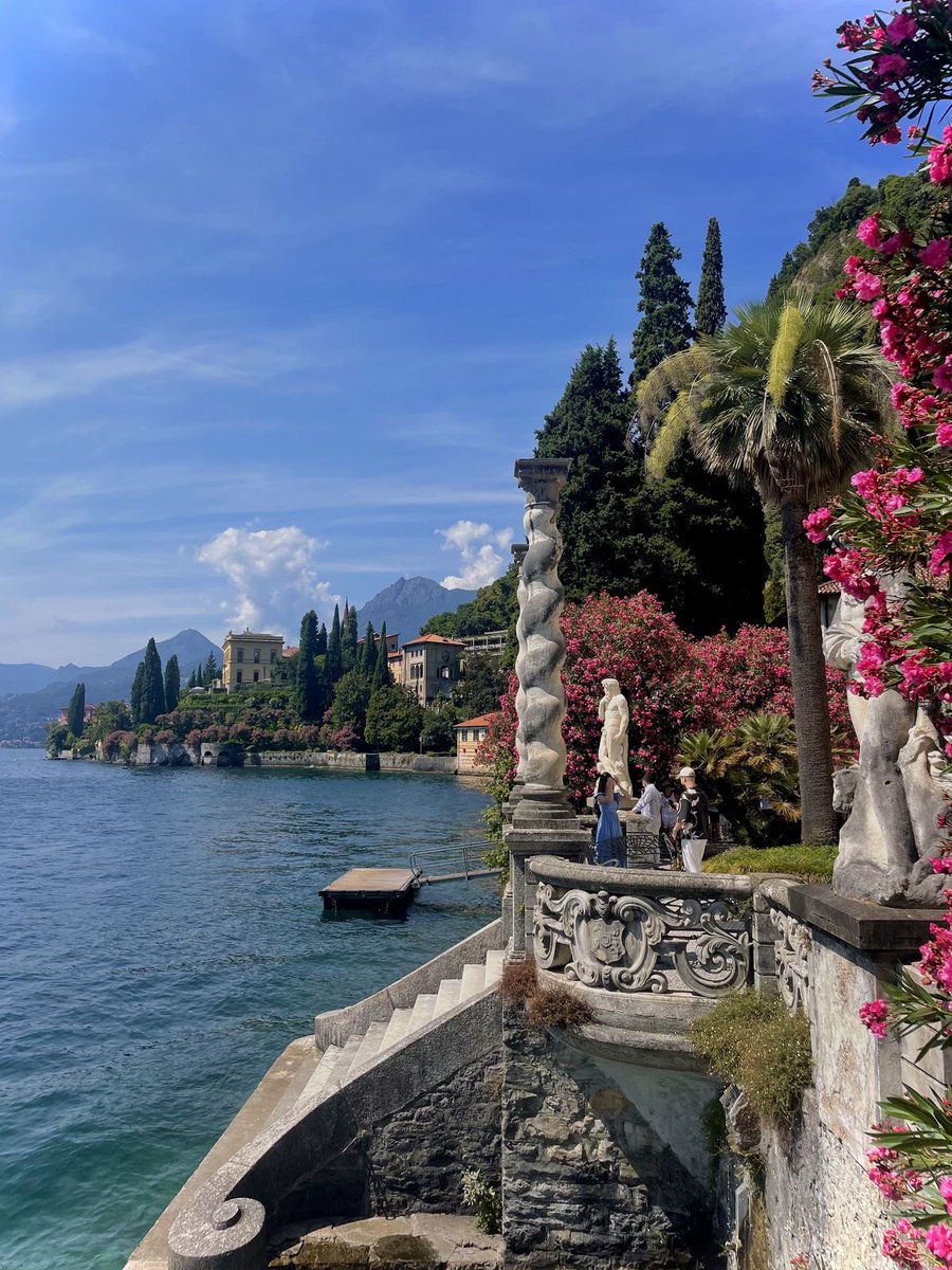 bloomele_'s tweet photo. Lake como https://t.co/fY5BemoTDQ