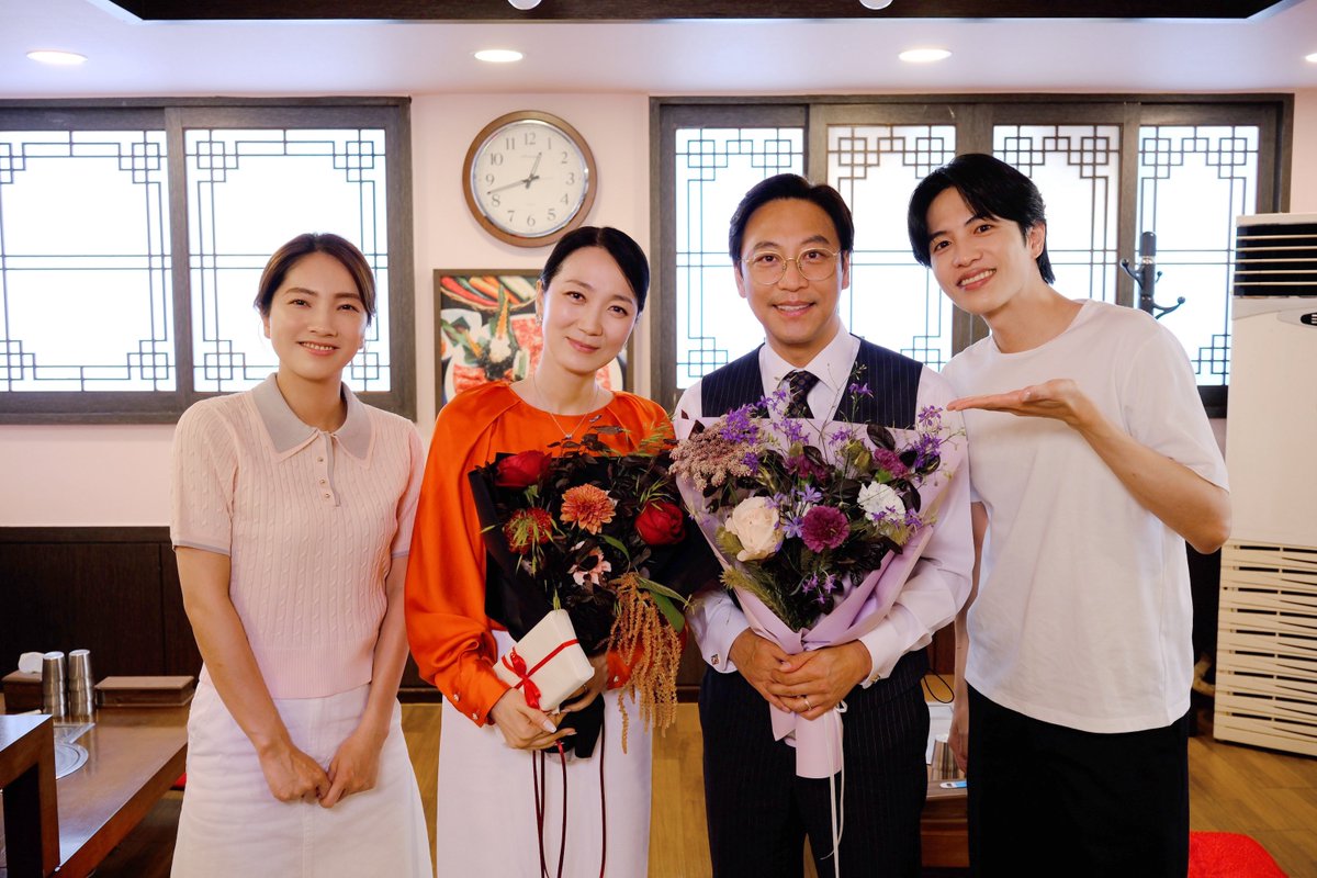 10kaikitte_ntv's tweet photo. ⋰
韓国＆日本ロケでクランクアップ︕
志尊淳＆仁村紗和からのサプライズも︕
⋱

キム・ドワンさん
キム・ジュリョンさん
オ・マンソクさん

とっても気さくでお優しいみなさま！
本当にありがとうございました😭💕

詳細はこちらから
https://t.co/v892HlJODD

#日ドラ10回切って
10回切って倒れない木はない
【最終回】𝟼/𝟷𝟺(日)よる𝟷𝟶:𝟹𝟶