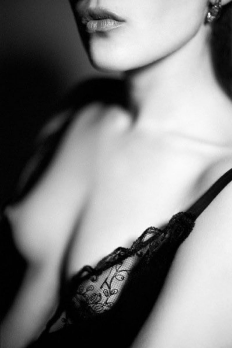 hirodelaluna_'s tweet photo. Sensualité… https://t.co/s66RtbLUxM