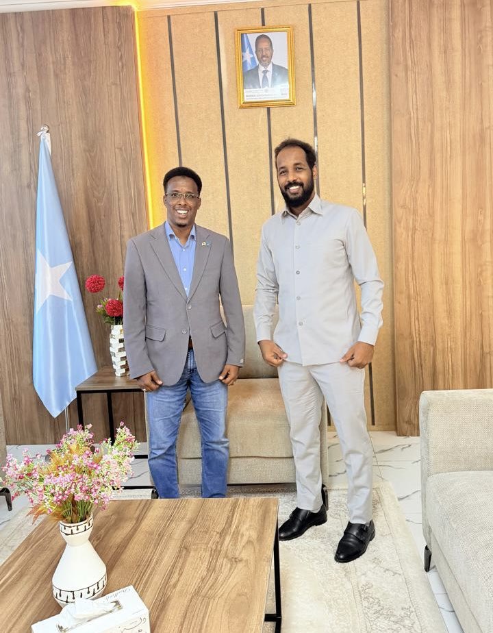 JegAdan's tweet photo. Booqashadeyda Xarunta Cusub ee Wasaaradda Dhallinyarada iyo Isboortiga JFS iyo lakunkayga Wasiirka Wasaadda Mohamed Abdulkadir Ali-hashi. https://t.co/HgCykriqRd