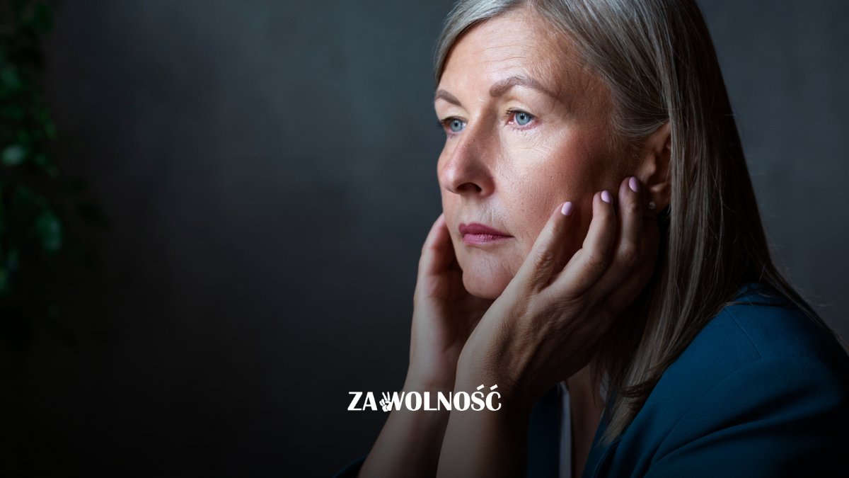 FundacjaZW's tweet photo. Wiele osób represjonowanych w czasach PRL przez lata nie opowiadało swojej historii. Nie dlatego, że zapomnieli. Często po prostu mieli poczucie, że to już nikogo nie interesuje albo że jest za późno, by do tego wracać.

💔 Tymczasem za każdą taką historią stoi człowiek, rodzina i życie, które zostało naznaczone przez represje.

⛓ Więzienie, internowanie czy zesłanie kończyły się formalnie po wyjściu na wolność. Ale ich skutki bardzo często pozostawały na całe życie.

🕯 Dlatego warto mówić o tych doświadczeniach. Nawet po wielu latach. Bo pamięć o nich nadal ma znaczenie dla ich rodzin, dla historii i dla sprawiedliwości.

#historia #prl #pamięć #zawolność