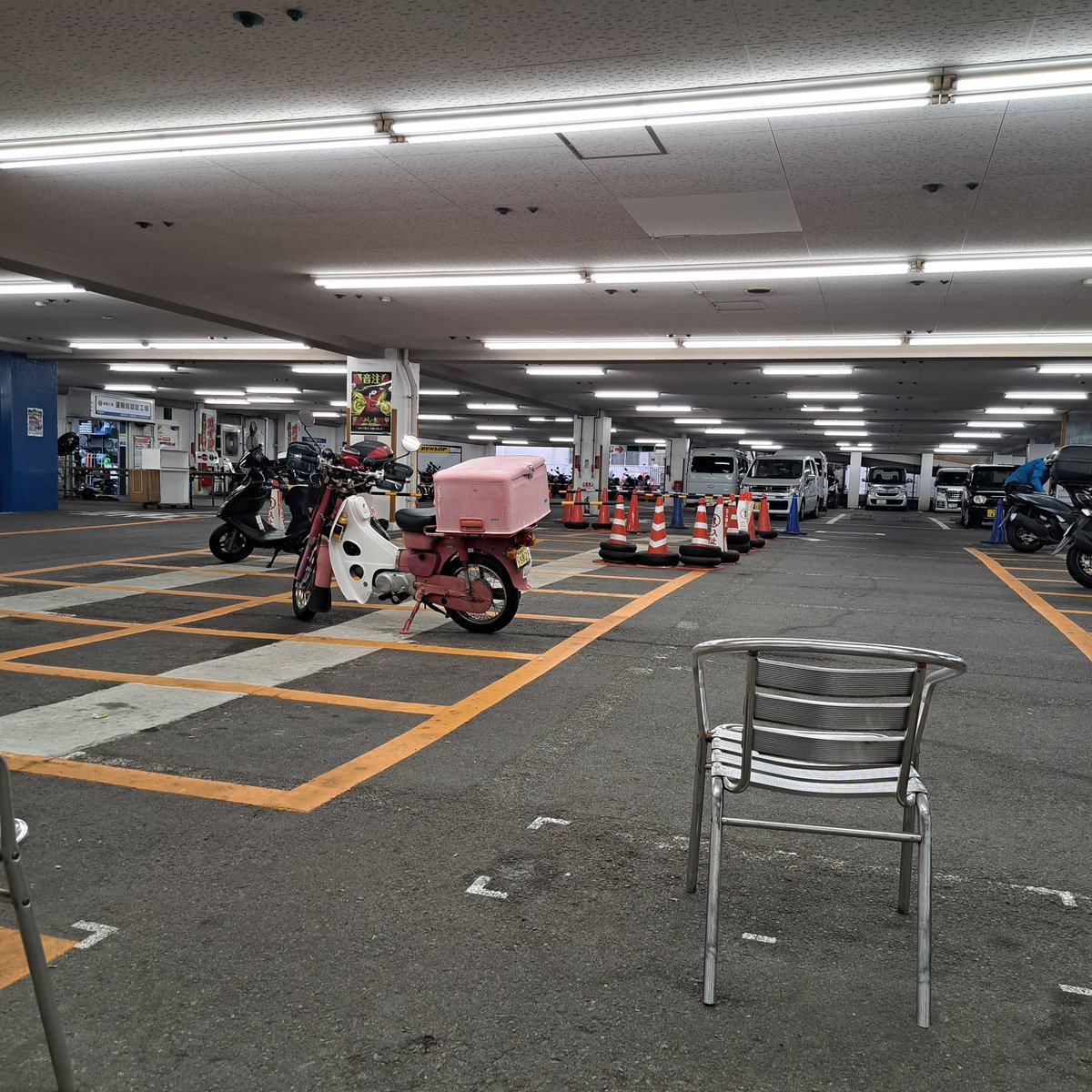 jmVfdja73zoZA7a's tweet photo. お惣菜は販売してないけど…😅
異常なし。であります👮 https://t.co/lgVJr6Fg3m