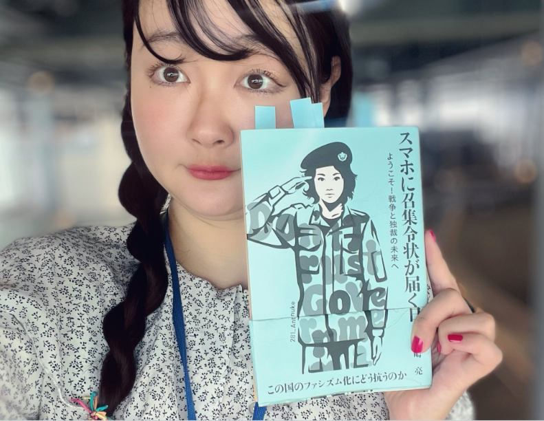 t2PrW6hArJWQR5S's tweet photo. 「スマホに召集令状が届く日」がもうそこまで近づいていますよ。 https://t.co/4XWqkYOCXt https://t.co/31w0PkLvJQ