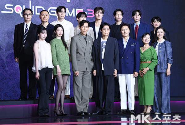 bhjjthrowbacks's tweet photo. june 9, 2025

one year ago today, lee jung jae and lee byung hun at the photocall for squid game 3’s press conference with the director and cast https://t.co/0TaxL8UGFY