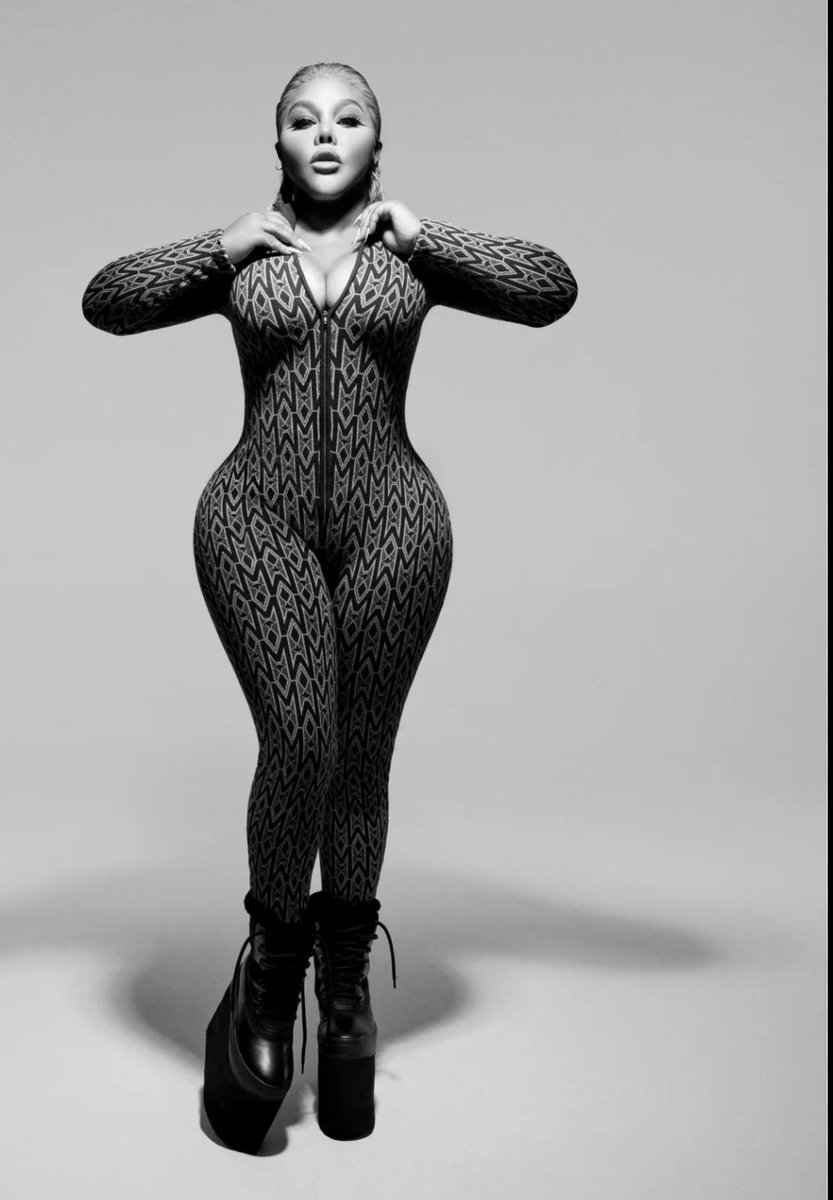BurgundyBarbie's tweet photo. Kim outbodying cardi https://t.co/0PhTkWb2Pw