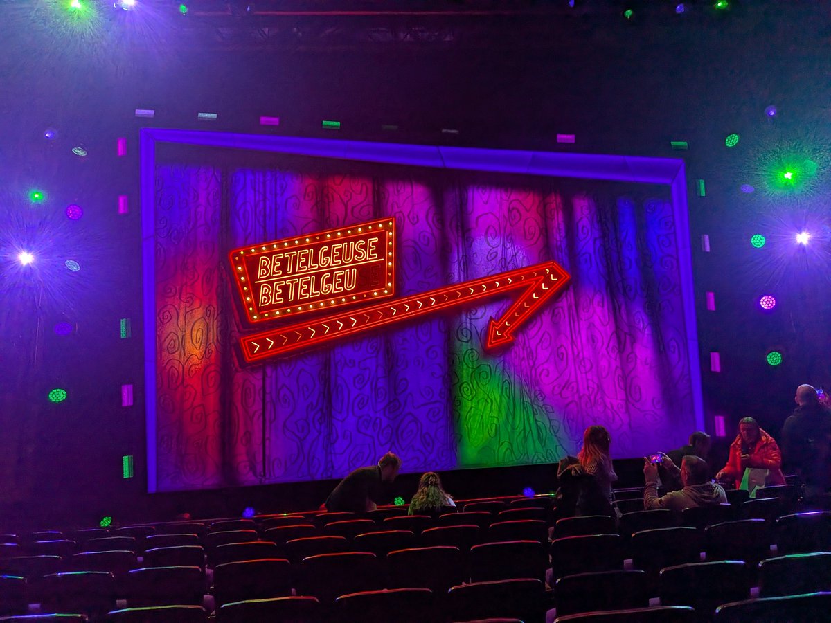 shannonsmith_97's tweet photo. Beetlejuice Beetlejuice Beetlejuice 🪲 Was spectacular @BeetlejuiceWE https://t.co/TzKiK8kQsW