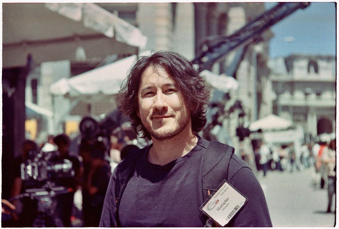 ayetypicalart's tweet photo. not to bloodymary post but this is the sort of polaroid pic Grace would keep in his pocket of Simon cuz his (alrd rare) smile was so soft https://t.co/S1aoJyJMfP