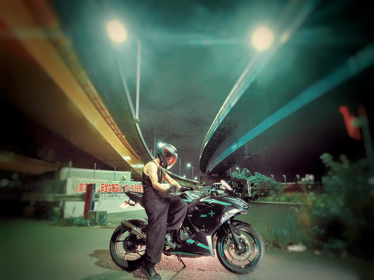 ArunyasCat's tweet photo. バイク垢作ったので🏍 挨拶!!

名前：YORUNEKO
性別：🚹
年齢：27
身長：170??
住み：愛知
愛車 : NINJA250
趣味 :筋トレ、カフェ巡り、サウナ、絶景巡り
一言: 一緒に走りに行ける人が欲しくて始めました!気軽にフォローお願いします🙏

 #バイク乗りとして軽く自己紹介 #バイク乗りと繋がりたい https://t.co/JQVah7xYC6