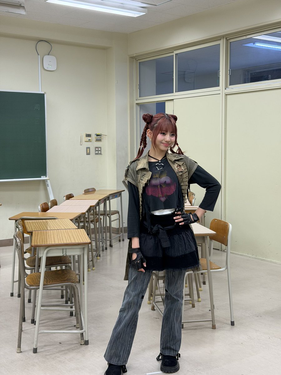we_are_PG_'s tweet photo. 🦄 教室ランウェイのオフショット📸✨

みなさん、
SKYROCKET アクリルキーホルダーは楽しみですか〜？🚀💖

発売は6/12(金)19:00から🛒✨
mu-mo SHOPにて販売開始です😉

クリアファイルもお楽しみに⁺𓏲🎸˚⤾·

#SKYROCKET #PGスカロケ
#PG #全国ツアーを目指す https://t.co/FSCpTnIBm2